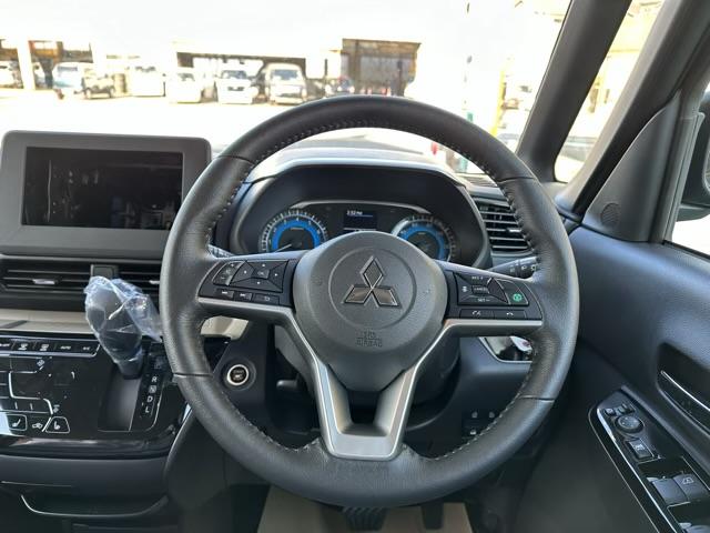 デリカミニ Ｇ　プレミアム　４ＷＤ　両側電動スライドドア　電動格納式ヒーテッドドアミラー　マイパイロット　ステアリングヒーター　デジタルルームミラー　アラウンドモニター　サーキュレーター　電動パーキングブレーキ　届出済未使用車（9枚目）