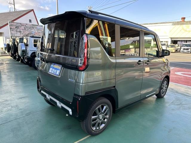 デリカミニ Ｇ　プレミアム　４ＷＤ　両側電動スライドドア　電動格納式ヒーテッドドアミラー　マイパイロット　ステアリングヒーター　デジタルルームミラー　アラウンドモニター　サーキュレーター　電動パーキングブレーキ　届出済未使用車（17枚目）