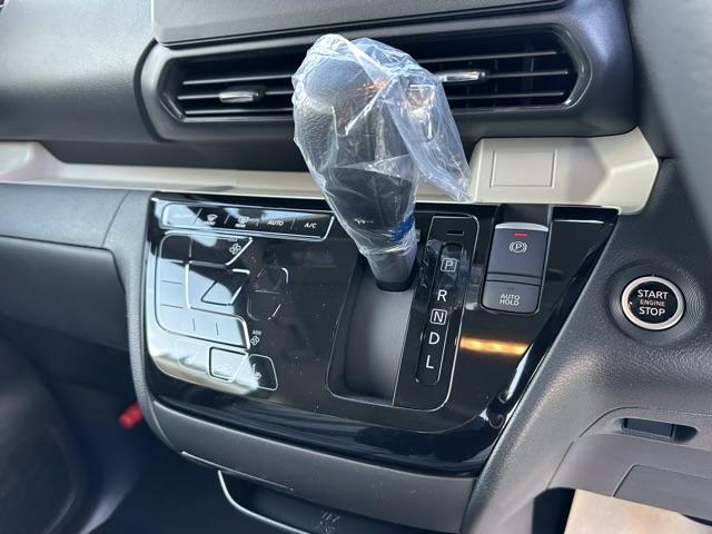 デリカミニ Ｇ　プレミアム　４ＷＤ　両側電動スライドドア　電動格納式ヒーテッドドアミラー　マイパイロット　ステアリングヒーター　デジタルルームミラー　アラウンドモニター　サーキュレーター　電動パーキングブレーキ　届出済未使用車（25枚目）