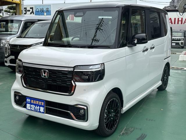 Ｎ－ＢＯＸカスタム ターボコーディネートスタイル　ホンダセンシング　ダイレクトプロジェクション式フルＬＥＤヘッドライト　ＬＥＤフォグランプ　両側パワースライドドア　電子制御パーキングブレーキ　シートヒーター　本革巻ステアリング　届出済未使用車（4枚目）
