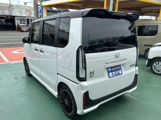 Ｎ－ＢＯＸカスタム ターボコーディネートスタイル　ホンダセンシング　ダイレクトプロジェクション式フルＬＥＤヘッドライト　ＬＥＤフォグランプ　両側パワースライドドア　電子制御パーキングブレーキ　シートヒーター　本革巻ステアリング　届出済未使用車（5枚目）