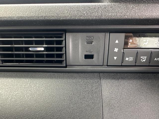 Ｎ－ＢＯＸカスタム ターボコーディネートスタイル　ホンダセンシング　ダイレクトプロジェクション式フルＬＥＤヘッドライト　ＬＥＤフォグランプ　両側パワースライドドア　電子制御パーキングブレーキ　シートヒーター　本革巻ステアリング　届出済未使用車（19枚目）