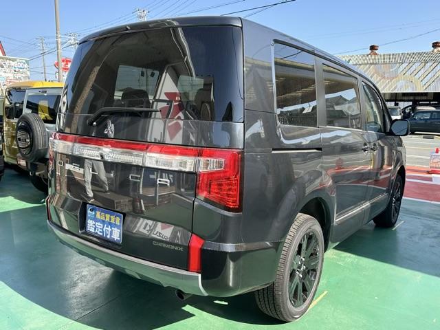 デリカＤ：５ シャモニー　７人乗り　特別仕様車　オリジナルナビ取付パッケージ装着車　ＣＨＡＭＯＮＩＸ専用装備／コンビネーションシート生地　木目調アクセントパネル　デカール　フロントグリル　アルミホイール（6枚目）