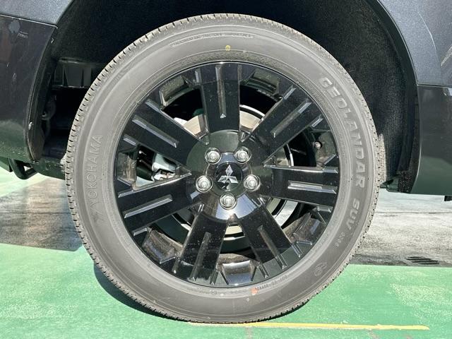 デリカＤ：５ シャモニー　７人乗り　特別仕様車　オリジナルナビ取付パッケージ装着車　ＣＨＡＭＯＮＩＸ専用装備／コンビネーションシート生地　木目調アクセントパネル　デカール　フロントグリル　アルミホイール（7枚目）