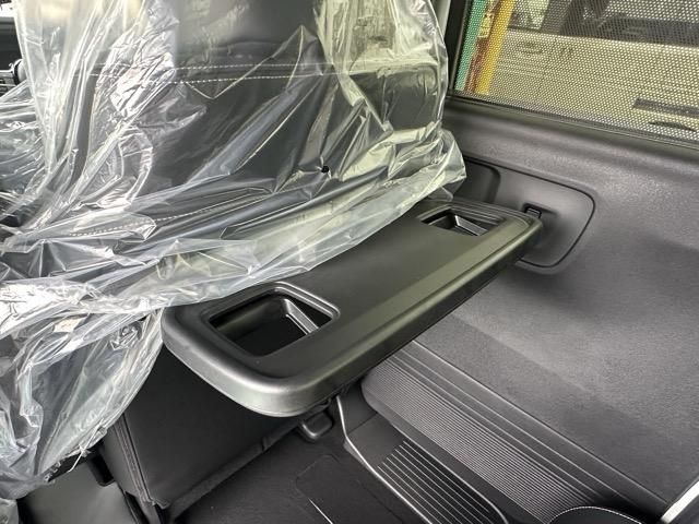 Ｎ－ＢＯＸカスタム ターボコーディネートスタイル　ホンダセンシング　ダイレクトプロジェクション式フルＬＥＤヘッドライト　ＬＥＤフォグランプ　両側パワースライドドア　電子制御パーキングブレーキ　シートヒーター　本革巻ステアリング　届出済未使用車（9枚目）