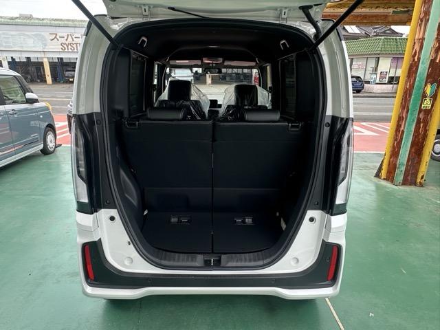 Ｎ－ＢＯＸカスタム ターボコーディネートスタイル　ホンダセンシング　ダイレクトプロジェクション式フルＬＥＤヘッドライト　ＬＥＤフォグランプ　両側パワースライドドア　電子制御パーキングブレーキ　シートヒーター　本革巻ステアリング　届出済未使用車（12枚目）