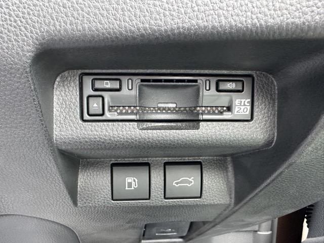 クラウンクロスオーバー Ｇアドバンスド　純正ナビゲーション　パノラマカメラ　ＥＴＣ　デジタルインナーミラー　スマートキー　ＬＥＤヘッドライト　フルオートエアコン　パワーバックドア　ＡＣ１００Ｖ電源　革巻きハンドル　オートクルーズコントロール（20枚目）