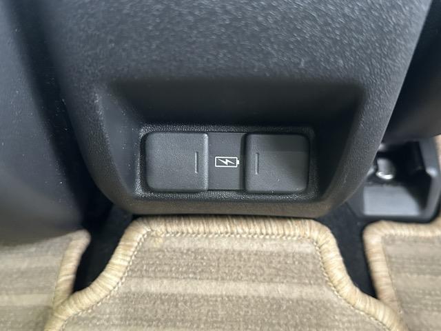 Ｈｏｎｄａ ｅ アドバンス　ホンダセンシング　ＬＥＤヘッドランプ　ワイドスクリーンＨｏｎｄａＣＯＮＮＥＣＴディスプレー＋ＥＴＣ２．０　プレミアムサウンドシステム　マルチビューカメラ　センターカメラミラーシステム　スカイルーフ（10枚目）