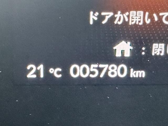 Ｈｏｎｄａ ｅ アドバンス　ホンダセンシング　ＬＥＤヘッドランプ　ワイドスクリーンＨｏｎｄａＣＯＮＮＥＣＴディスプレー＋ＥＴＣ２．０　プレミアムサウンドシステム　マルチビューカメラ　センターカメラミラーシステム　スカイルーフ（31枚目）