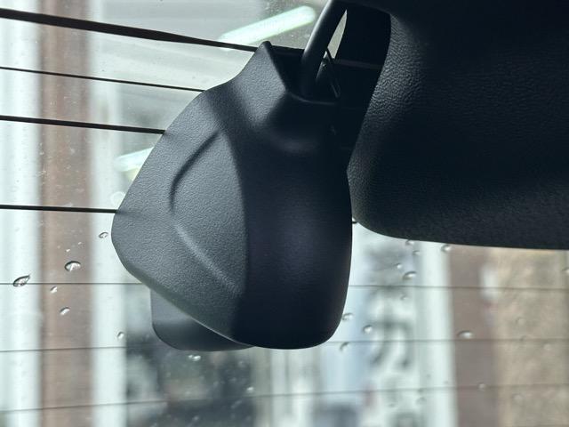 Ｈｏｎｄａ ｅ アドバンス　ホンダセンシング　ＬＥＤヘッドランプ　ワイドスクリーンＨｏｎｄａＣＯＮＮＥＣＴディスプレー＋ＥＴＣ２．０　プレミアムサウンドシステム　マルチビューカメラ　センターカメラミラーシステム　スカイルーフ（33枚目）