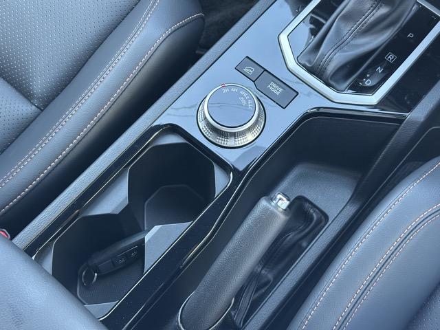 トライトン ＧＳＲ　純正ナビゲーション　全方位カメラ　スマートキー　ＬＥＤヘッドライト　フルオートエアコン　シートヒーター＆ハンドルヒーター　オートクルーズコントロール　革巻きハンドル　アイドリングストップ　フォグランプ（22枚目）