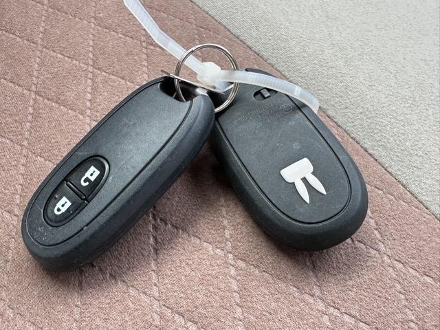 アルトラパン Ｘ　全方位カメラ　ナビゲーション　スマートキー　ＬＥＤヘッドライト　フルオートエアコン　シートヒーター　ＵＳＢ充電ソケット　革巻きハンドル　ステアリングスイッチ　衝突被害軽減ブレーキ　アイドリングストップ（16枚目）