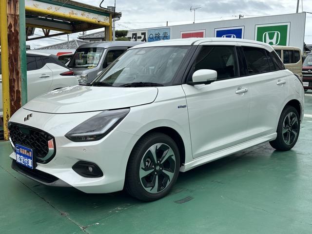 スイフト ハイブリッドＭＺ　全方位カメラ付ナビゲーション　スマートキー　ＬＥＤヘッドライト　オートエアコン　シートヒーター　電気式パーキングブレーキ　ＵＳＢ充電ソケット　革巻きハンドル　オートクルーズコントロール　登録済未使用車（4枚目）