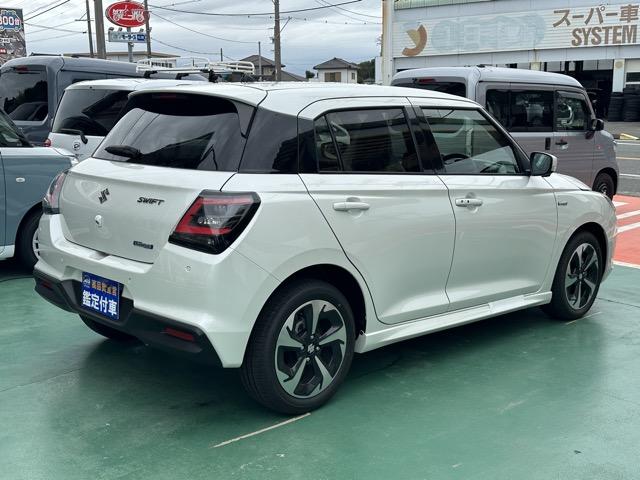 スイフト ハイブリッドＭＺ　全方位カメラ付ナビゲーション　スマートキー　ＬＥＤヘッドライト　オートエアコン　シートヒーター　電気式パーキングブレーキ　ＵＳＢ充電ソケット　革巻きハンドル　オートクルーズコントロール　登録済未使用車（13枚目）