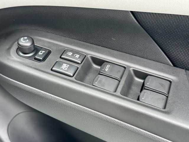 スイフト ハイブリッドＭＺ　全方位カメラ付ナビゲーション　スマートキー　ＬＥＤヘッドライト　オートエアコン　シートヒーター　電気式パーキングブレーキ　ＵＳＢ充電ソケット　革巻きハンドル　オートクルーズコントロール　登録済未使用車（15枚目）