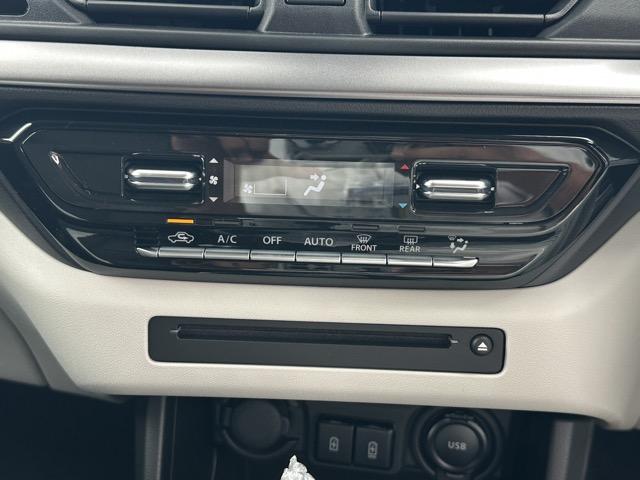 スイフト ハイブリッドＭＺ　全方位カメラ付ナビゲーション　スマートキー　ＬＥＤヘッドライト　オートエアコン　シートヒーター　電気式パーキングブレーキ　ＵＳＢ充電ソケット　革巻きハンドル　オートクルーズコントロール　登録済未使用車（20枚目）