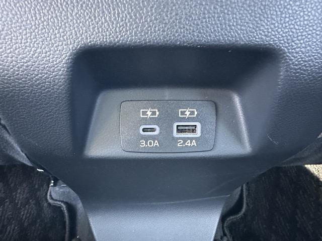 インプレッサ ＳＴ－Ｇ　２ＷＤ　純正ナビゲーション　全方位カメラ　スマートキー　ＬＥＤヘッドライト　フルオートエアコン　革巻きハンドル　オートクルーズコントロール　フォグランプ　オートライト　ＵＳＢ充電ソケット（8枚目）