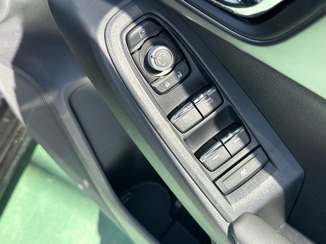 インプレッサ ＳＴ－Ｇ　２ＷＤ　純正ナビゲーション　全方位カメラ　スマートキー　ＬＥＤヘッドライト　フルオートエアコン　革巻きハンドル　オートクルーズコントロール　フォグランプ　オートライト　ＵＳＢ充電ソケット（16枚目）