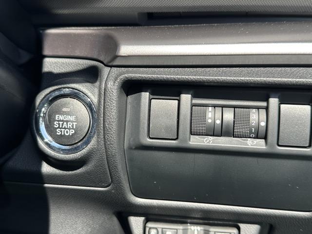 インプレッサ ＳＴ－Ｇ　２ＷＤ　純正ナビゲーション　全方位カメラ　スマートキー　ＬＥＤヘッドライト　フルオートエアコン　革巻きハンドル　オートクルーズコントロール　フォグランプ　オートライト　ＵＳＢ充電ソケット（18枚目）