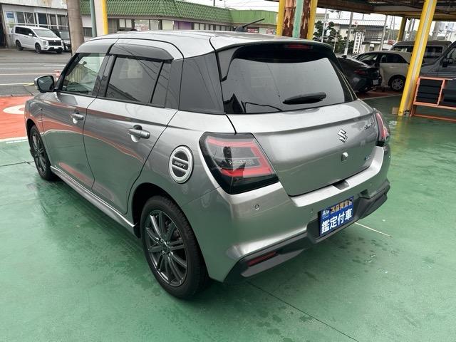 スイフト ハイブリッドＭＺ　全方位カメラ付きナビゲーション　社外ホイール　スマートキー　ＬＥＤヘッドライト　オートエアコン　シートヒーター　電気式パーキングブレーキ　ＵＳＢ充電ソケット　革巻きハンドル　オートクルーズコントロール（5枚目）