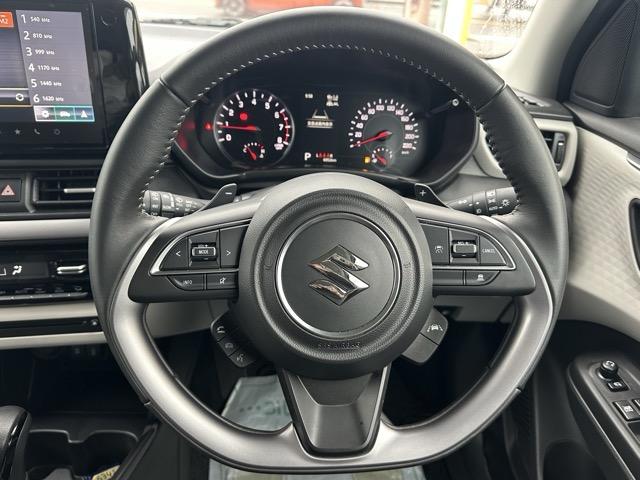 スイフト ハイブリッドＭＺ　全方位カメラ付きナビゲーション　社外ホイール　スマートキー　ＬＥＤヘッドライト　オートエアコン　シートヒーター　電気式パーキングブレーキ　ＵＳＢ充電ソケット　革巻きハンドル　オートクルーズコントロール（9枚目）