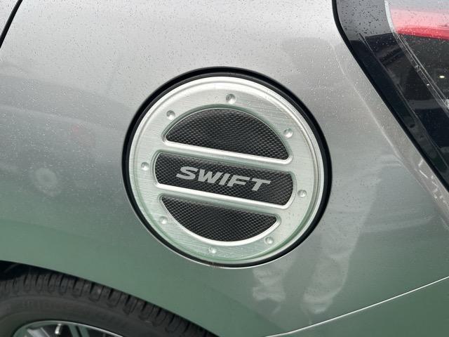 スイフト ハイブリッドＭＺ　全方位カメラ付きナビゲーション　社外ホイール　スマートキー　ＬＥＤヘッドライト　オートエアコン　シートヒーター　電気式パーキングブレーキ　ＵＳＢ充電ソケット　革巻きハンドル　オートクルーズコントロール（10枚目）