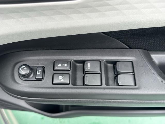 スイフト ハイブリッドＭＺ　全方位カメラ付きナビゲーション　社外ホイール　スマートキー　ＬＥＤヘッドライト　オートエアコン　シートヒーター　電気式パーキングブレーキ　ＵＳＢ充電ソケット　革巻きハンドル　オートクルーズコントロール（16枚目）