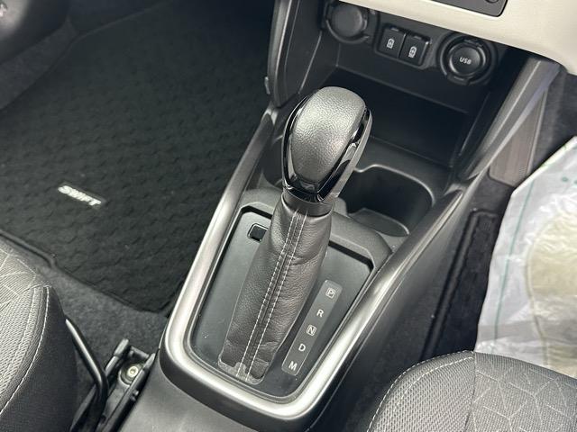 スイフト ハイブリッドＭＺ　全方位カメラ付きナビゲーション　社外ホイール　スマートキー　ＬＥＤヘッドライト　オートエアコン　シートヒーター　電気式パーキングブレーキ　ＵＳＢ充電ソケット　革巻きハンドル　オートクルーズコントロール（21枚目）