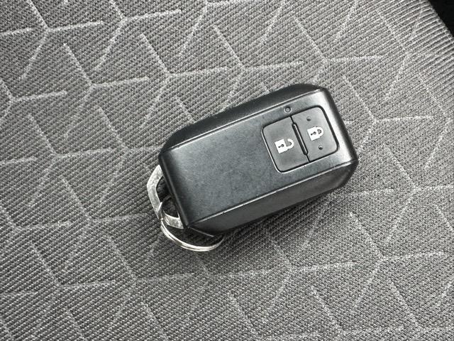 スイフト ハイブリッドＭＺ　全方位カメラ付きナビゲーション　社外ホイール　スマートキー　ＬＥＤヘッドライト　オートエアコン　シートヒーター　電気式パーキングブレーキ　ＵＳＢ充電ソケット　革巻きハンドル　オートクルーズコントロール（27枚目）