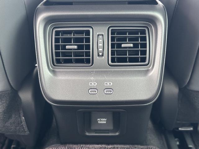 クラウンクロスオーバー G 純正ディスプレイオーディオ バックカメラ ETC スマートキー LEDヘッドライト フルオートエアコン 革巻きハンドル オートクルーズコントロール AC100V電源 パワーバックドア オートライト(10枚目)