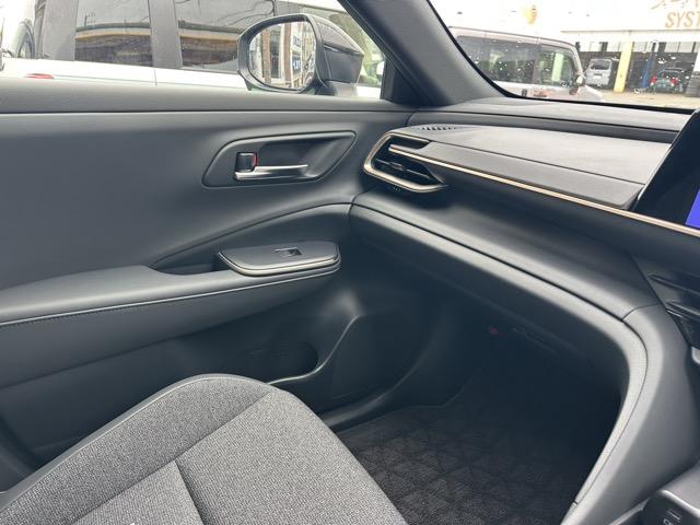 クラウンクロスオーバー G 純正ディスプレイオーディオ バックカメラ ETC スマートキー LEDヘッドライト フルオートエアコン 革巻きハンドル オートクルーズコントロール AC100V電源 パワーバックドア オートライト(24枚目)