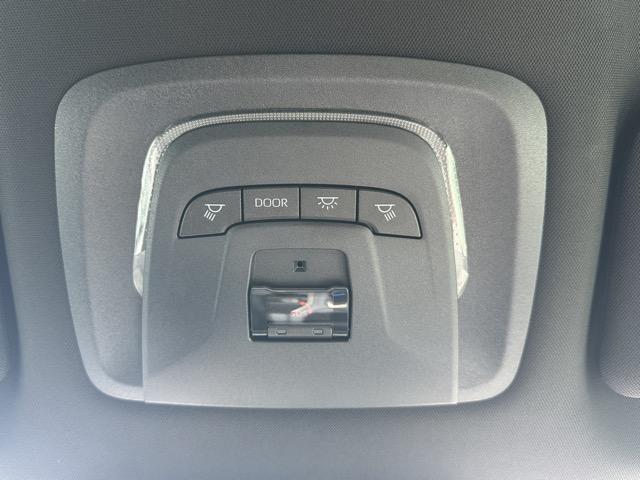 クラウンクロスオーバー G 純正ディスプレイオーディオ バックカメラ ETC スマートキー LEDヘッドライト フルオートエアコン 革巻きハンドル オートクルーズコントロール AC100V電源 パワーバックドア オートライト(27枚目)