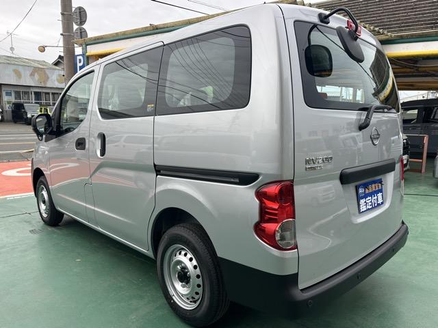 NV200バネットバン DX 前席パワーウィンドー キーレス 両側スライドドア 電動格納ドアミラー アイドリングストップ オートライト エアコン パワステ 登録済未使用車(5枚目)