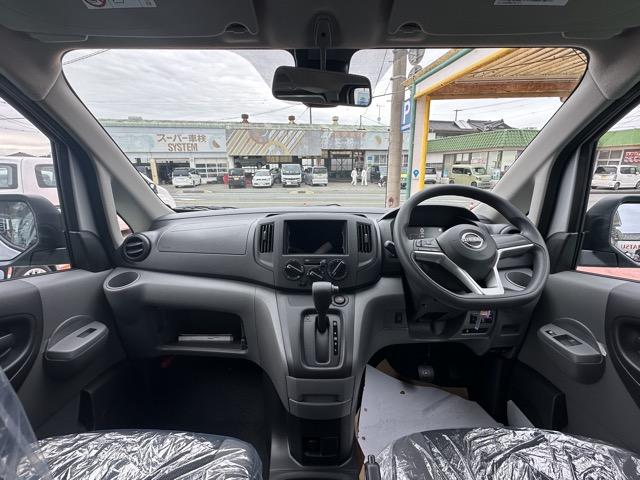 NV200バネットバン DX 前席パワーウィンドー キーレス 両側スライドドア 電動格納ドアミラー アイドリングストップ オートライト エアコン パワステ 登録済未使用車(9枚目)