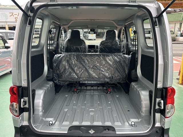 NV200バネットバン DX 前席パワーウィンドー キーレス 両側スライドドア 電動格納ドアミラー アイドリングストップ オートライト エアコン パワステ 登録済未使用車(12枚目)