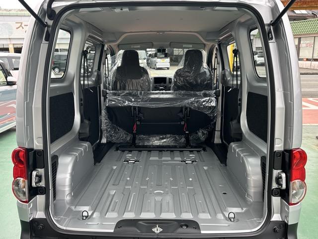 NV200バネットバン DX 前席パワーウィンドー キーレス 両側スライドドア 電動格納ドアミラー アイドリングストップ オートライト エアコン パワステ 登録済未使用車(13枚目)