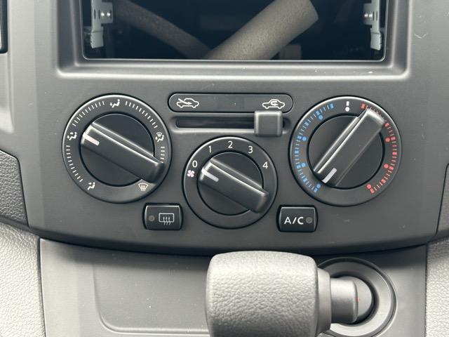 NV200バネットバン DX 前席パワーウィンドー キーレス 両側スライドドア 電動格納ドアミラー アイドリングストップ オートライト エアコン パワステ 登録済未使用車(19枚目)