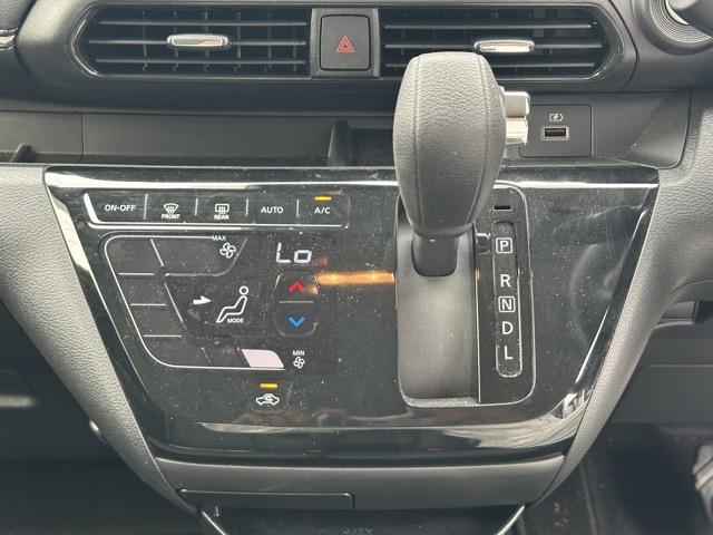 デイズ ハイウェイスター　Ｇターボ　アーバンクロム　スマートキー　ＬＥＤヘッドライト　アラウンドビューモニター　フルオートエアコン　革巻きハンドル　ＵＳＢ充電ソケット　電動格納ドアミラー　前後パワーウィンドー　アイドリングストップ　フォグランプ（18枚目）