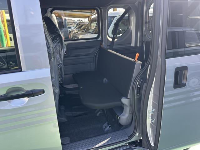 ★５年間新車保証★初度登録から５年間の新車保証が含まれています。長期間、安心してお乗り頂けます！保証費用は支払総額に含まれています！遠方のお客様は保証継承後、お近くのディーラーにて保証が受けられます！