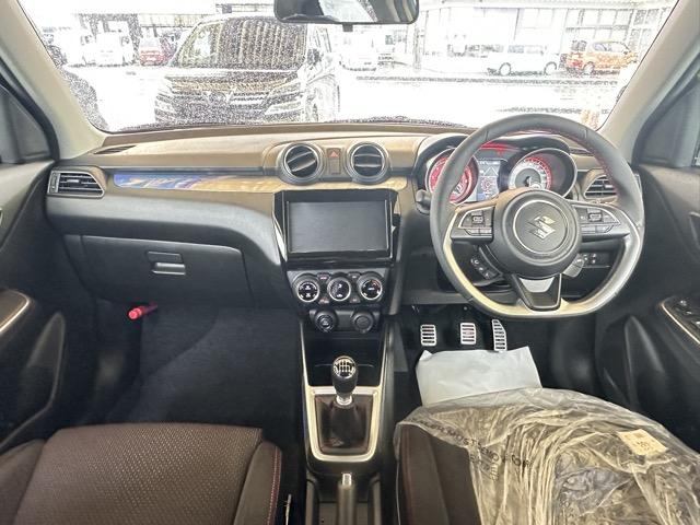 スイフトスポーツ ZC33S ファイナルエディション 6MT 特別仕様車 限定生産車 デュアルセンサーブレーキサポート LEDヘッドランプ アダプティブクルーズコントロール 専用エクステリア&インテリア 本革巻ステアリング シートヒーター 登録済未使用車(8枚目)
