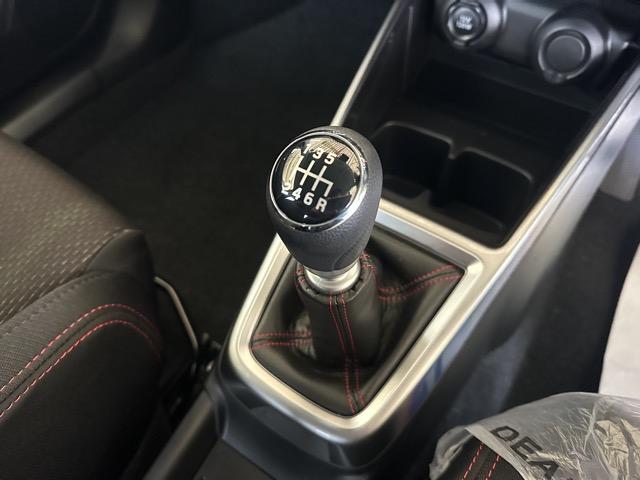 スイフトスポーツ ZC33S ファイナルエディション 6MT 特別仕様車 限定生産車 デュアルセンサーブレーキサポート LEDヘッドランプ アダプティブクルーズコントロール 専用エクステリア&インテリア 本革巻ステアリング シートヒーター 登録済未使用車(23枚目)