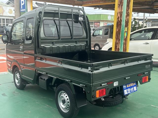 スーパーキャリイ X 4WD 4AT キーレス 電動格納ドアミラー パワーウィンドー 作業灯 ルーフコンソール 衝突被害軽減ブレーキ クリアランスソナー アイドリングストップ フォグランプ オートライト 届出済未使用車(5枚目)