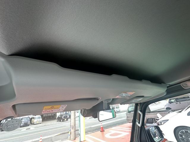 スーパーキャリイ X 4WD 4AT キーレス 電動格納ドアミラー パワーウィンドー 作業灯 ルーフコンソール 衝突被害軽減ブレーキ クリアランスソナー アイドリングストップ フォグランプ オートライト 届出済未使用車(9枚目)