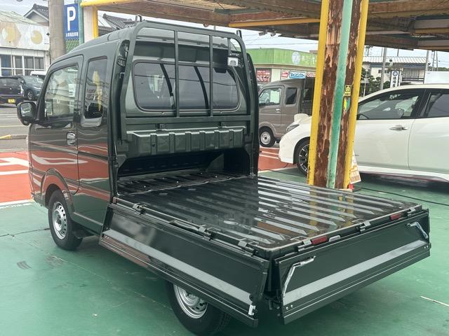 スーパーキャリイ X 4WD 4AT キーレス 電動格納ドアミラー パワーウィンドー 作業灯 ルーフコンソール 衝突被害軽減ブレーキ クリアランスソナー アイドリングストップ フォグランプ オートライト 届出済未使用車(11枚目)