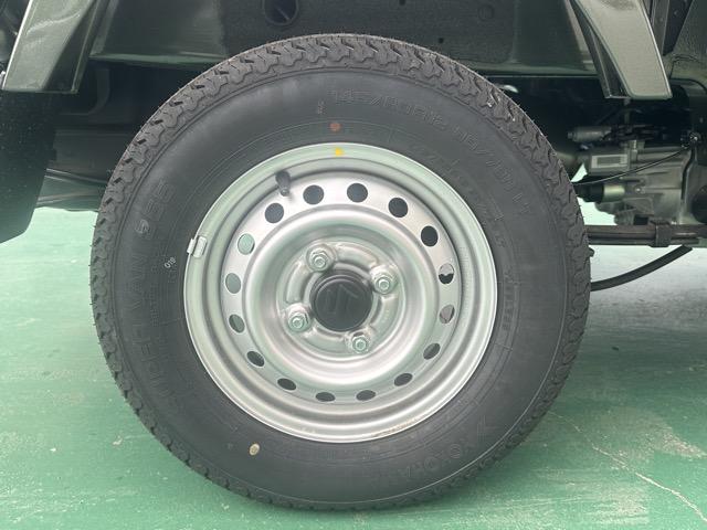 スーパーキャリイ X 4WD 4AT キーレス 電動格納ドアミラー パワーウィンドー 作業灯 ルーフコンソール 衝突被害軽減ブレーキ クリアランスソナー アイドリングストップ フォグランプ オートライト 届出済未使用車(14枚目)