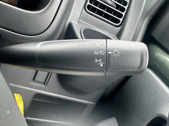 スーパーキャリイ X 4WD 4AT キーレス 電動格納ドアミラー パワーウィンドー 作業灯 ルーフコンソール 衝突被害軽減ブレーキ クリアランスソナー アイドリングストップ フォグランプ オートライト 届出済未使用車(20枚目)