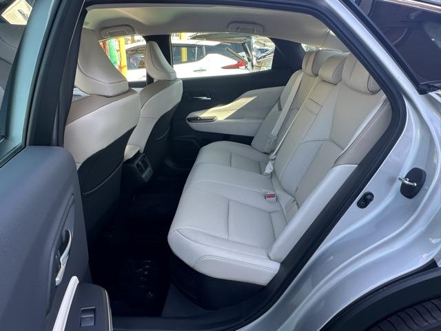 クラウンクロスオーバー Gレザーパッケージ 純正ナビゲーション パノラマカメラ ETC スマートキー LEDヘッドライト フルオートエアコン シートヒーター&ベンチレーション パワーシート パワーバックドア AC100V電源 革巻きハンドル(7枚目)