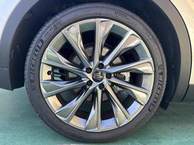 クラウンクロスオーバー Gレザーパッケージ 純正ナビゲーション パノラマカメラ ETC スマートキー LEDヘッドライト フルオートエアコン シートヒーター&ベンチレーション パワーシート パワーバックドア AC100V電源 革巻きハンドル(13枚目)