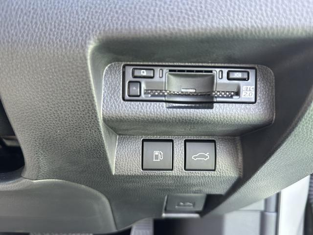 クラウンクロスオーバー Gレザーパッケージ 純正ナビゲーション パノラマカメラ ETC スマートキー LEDヘッドライト フルオートエアコン シートヒーター&ベンチレーション パワーシート パワーバックドア AC100V電源 革巻きハンドル(17枚目)