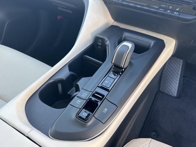 クラウンクロスオーバー Gレザーパッケージ 純正ナビゲーション パノラマカメラ ETC スマートキー LEDヘッドライト フルオートエアコン シートヒーター&ベンチレーション パワーシート パワーバックドア AC100V電源 革巻きハンドル(18枚目)